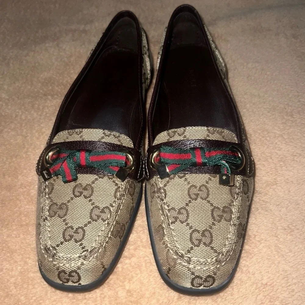 ♥️🥳♥️ BUNDLE- Gucci shoulder bag and Gucci shoes ( 7B ) - Picture 3 of 16